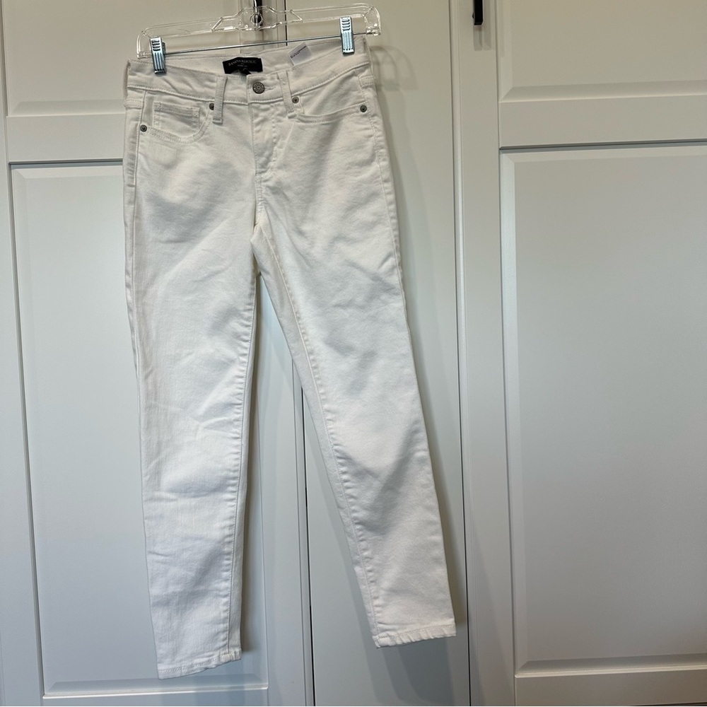 Banana Republic Women's White Jeans, size 26/2 petite, summer, minimalist